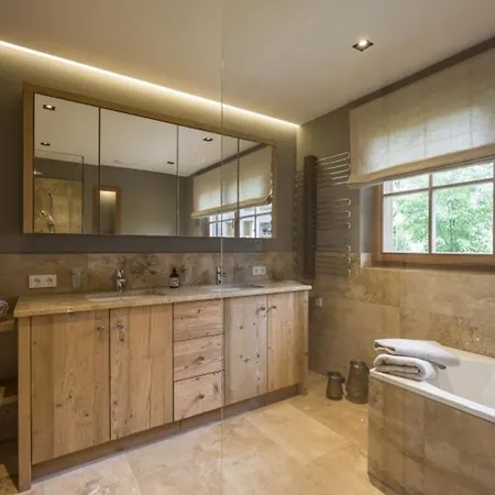 Entire Chalet With Pool, Sauna And Elevator Apartment