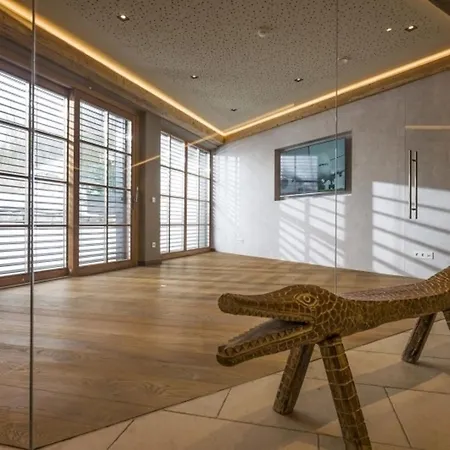 Entire Chalet With Pool, Sauna And Elevator